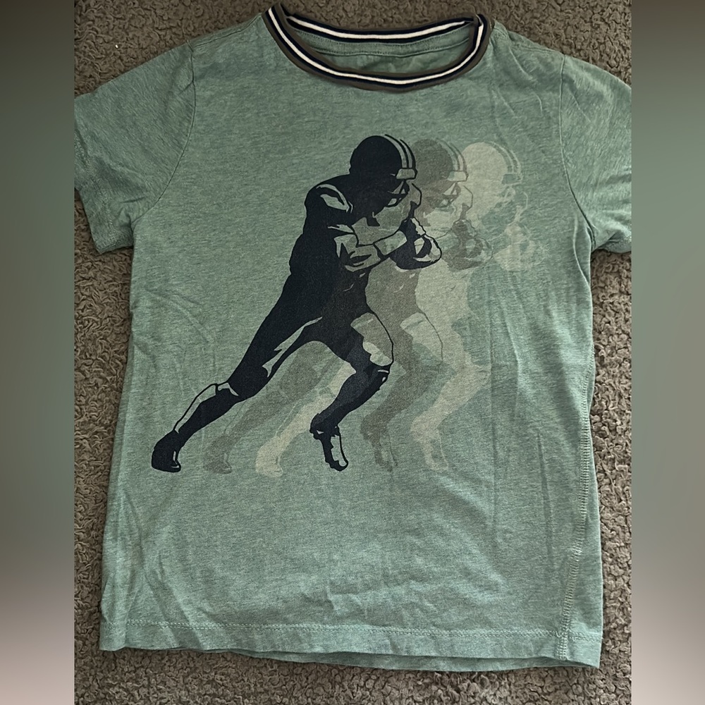 Gymboree kid tshirt football design size 5/6